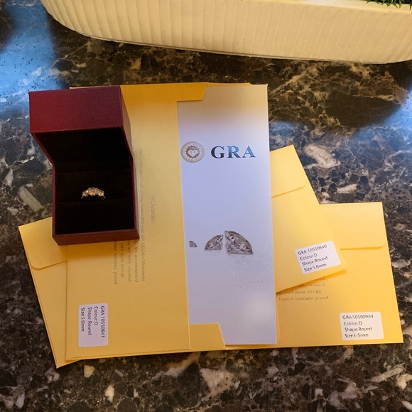 #204 “Live show listing” Stunning 2 TCW 3 stone brilliant white Moissanite - Picture 8 of 8